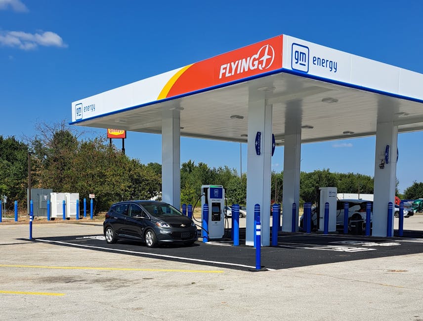 Yol kenarı dinlenme tesisinde yol haritasiyle elektrikli araç