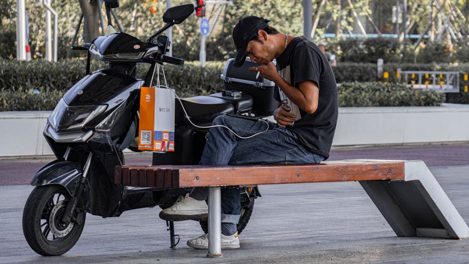 Şehir içinde elektrikli scooter şarj istasyonu
