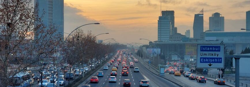 Emisyona Duyarlı ETA: Düşük Yakıt Tüketimli Rotalar İçin Etkili Seçim Yöntemleri