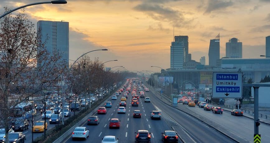 Emisyona Duyarlı ETA: Düşük Yakıt Tüketimli Rotalar İçin Etkili Seçim Yöntemleri