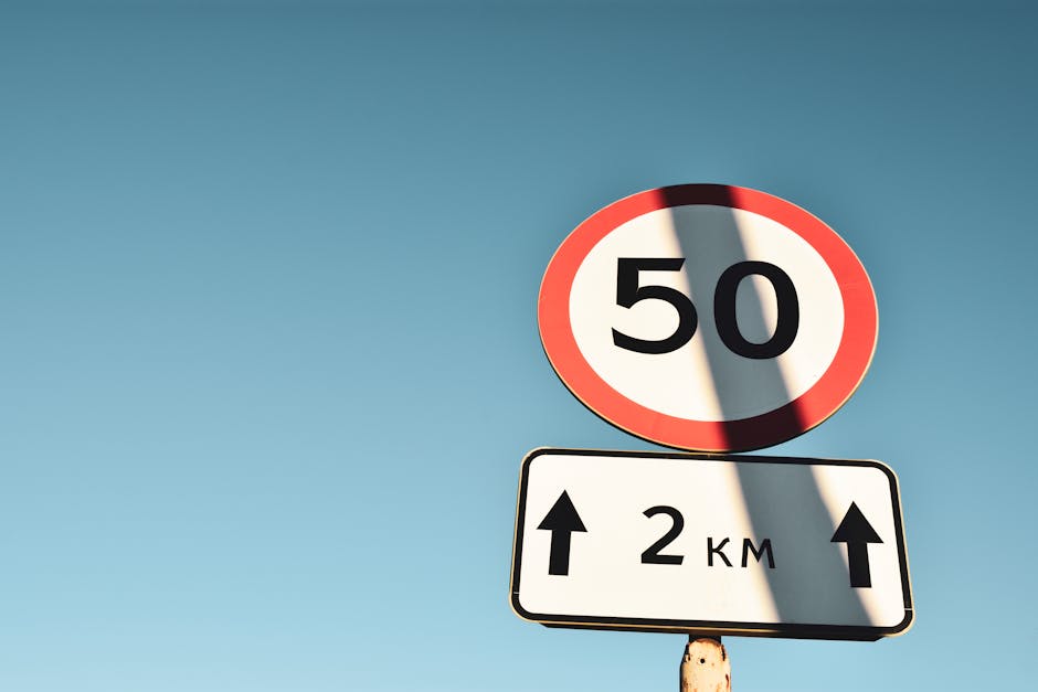 Hız sınırını gösteren yol tabelası