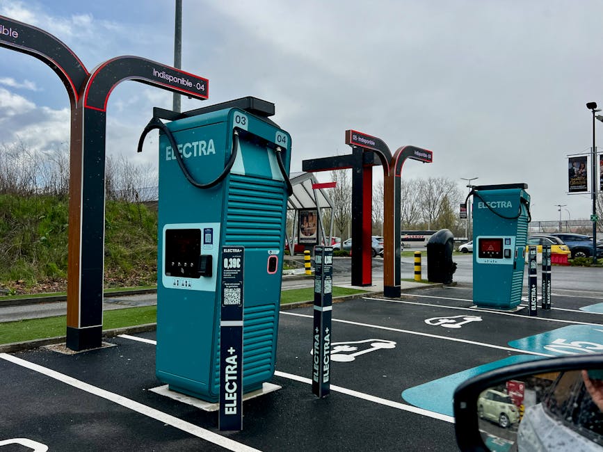 Seyahat öncesi şarj noktası planlama için telefon ekranı