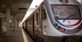 Tren Yol Süresi Tahmini: Hız Profilleri ve Duruşlar