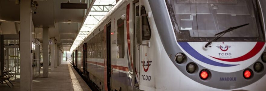 Tren Yol Süresi Tahmini: Hız Profilleri ve Duruşlar