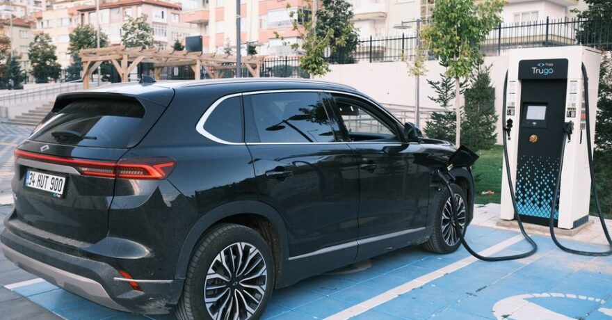 Elektrikli araç dinamik ETA: Batarya ve Şarj Noktalarıyla Yolculuk Planlaması