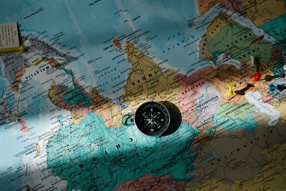 Kullanıcı yolculuk planlaması için ETA modeli inceleyen bir kullanıcı görseli
